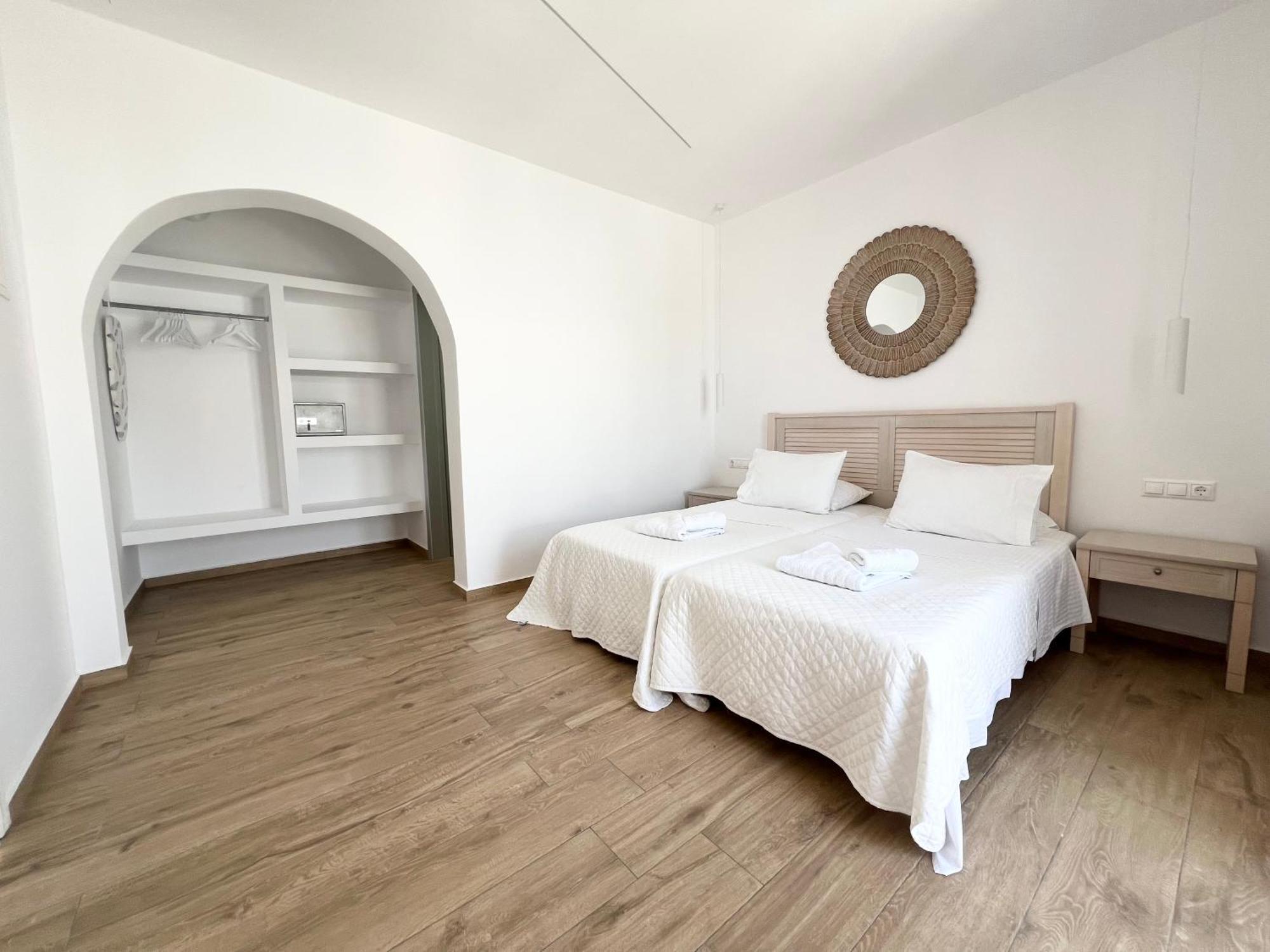 Cyclades Blue Aparthotel Орнос Екстериор снимка